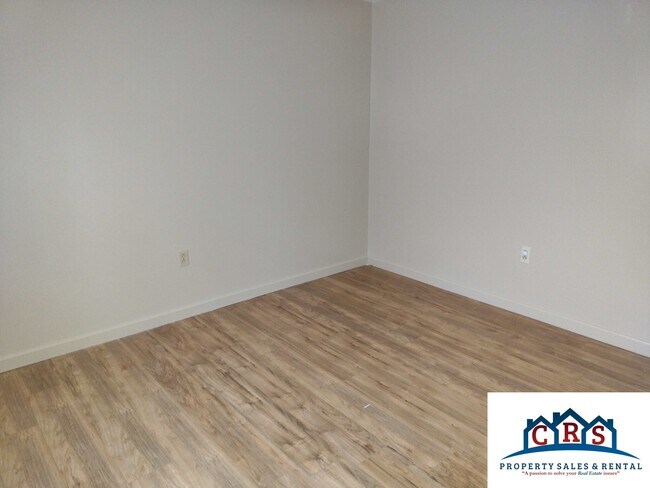 Building Photo - 14 Ferndale St