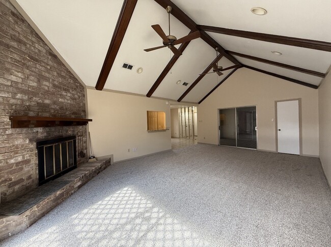 Building Photo - 2920 Cambridge Ln