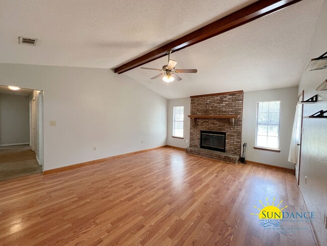 Building Photo - Charming 3 Bedroom Home in Countryview Estates community with Solar Panels!