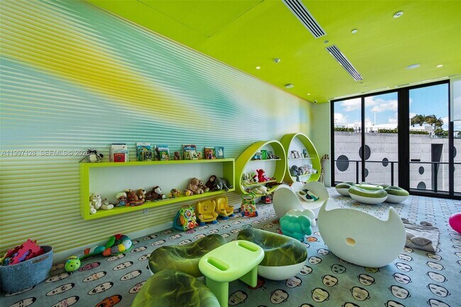 Building Photo - 501 NE 31st St