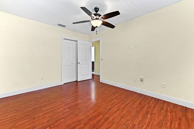 Building Photo - 10332 Dorchester Dr