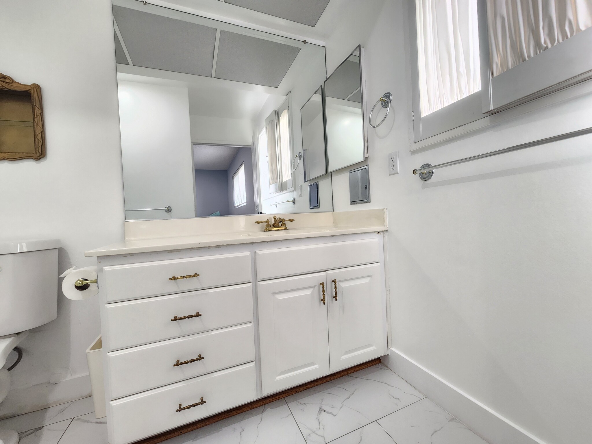 Building Photo - 11665 Babbitt Ave