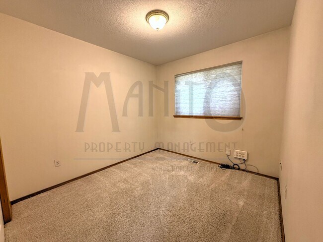 Building Photo - **MOVE-IN SPECIAL** Beautiful Private Comm...
