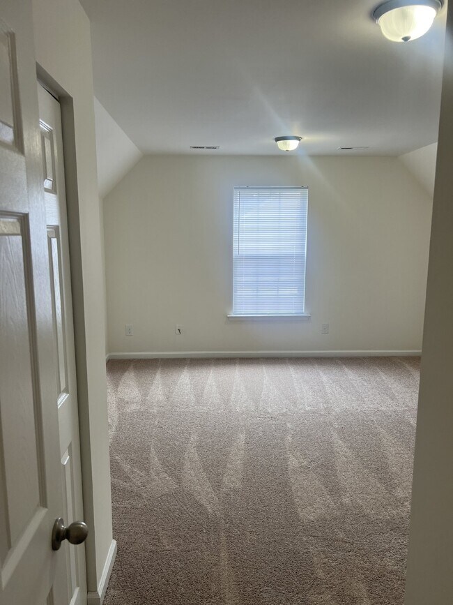 Building Photo - Charming 4 Bed, 2.5 Bath Home in Frederick...