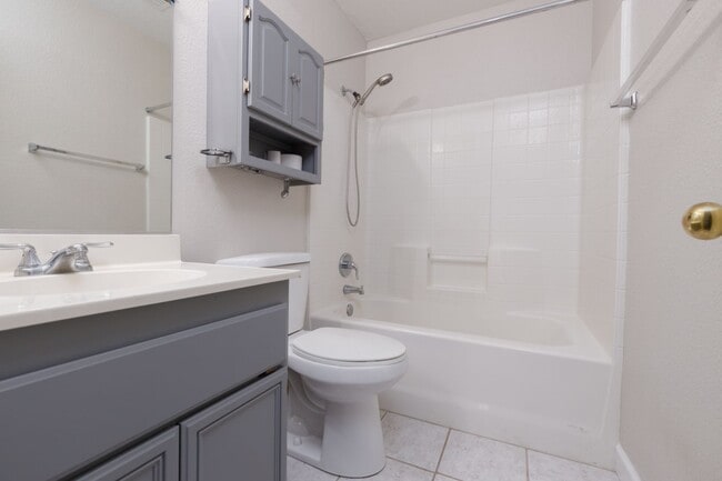 Building Photo - 3-bedroom, 2-bathroom home with a double car garage located in a non-HOA area