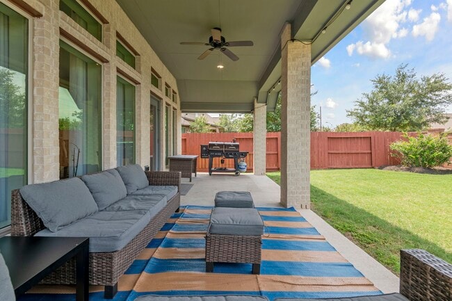 Building Photo - 23322 Amoroso St