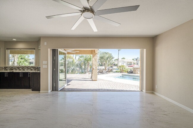 Building Photo - Luxury Waterfront Home in Ocotillo – Avail...