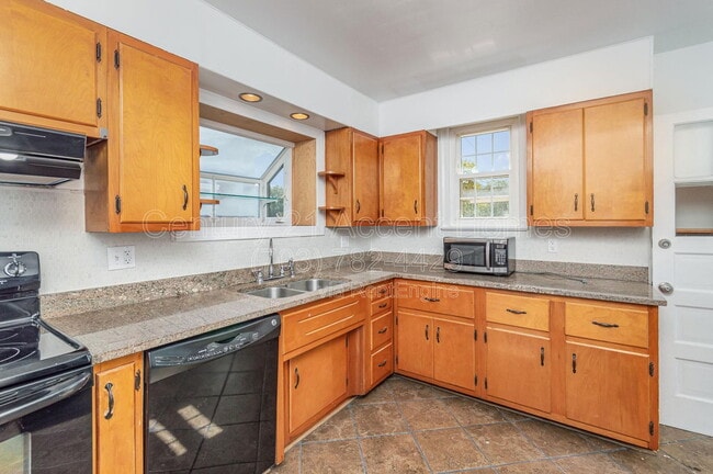 Building Photo - 1700 14th St S