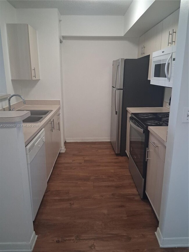 Building Photo - 620 SW 111th Ave