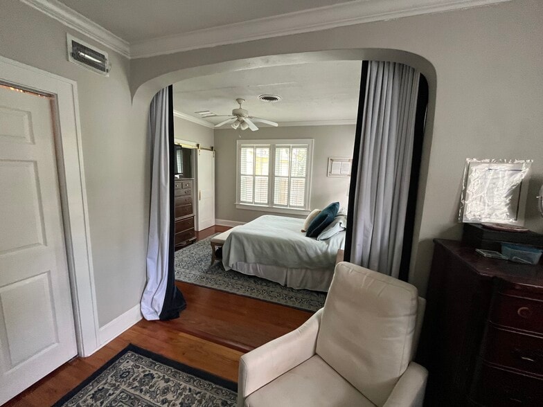 Building Photo - 718 Beard St