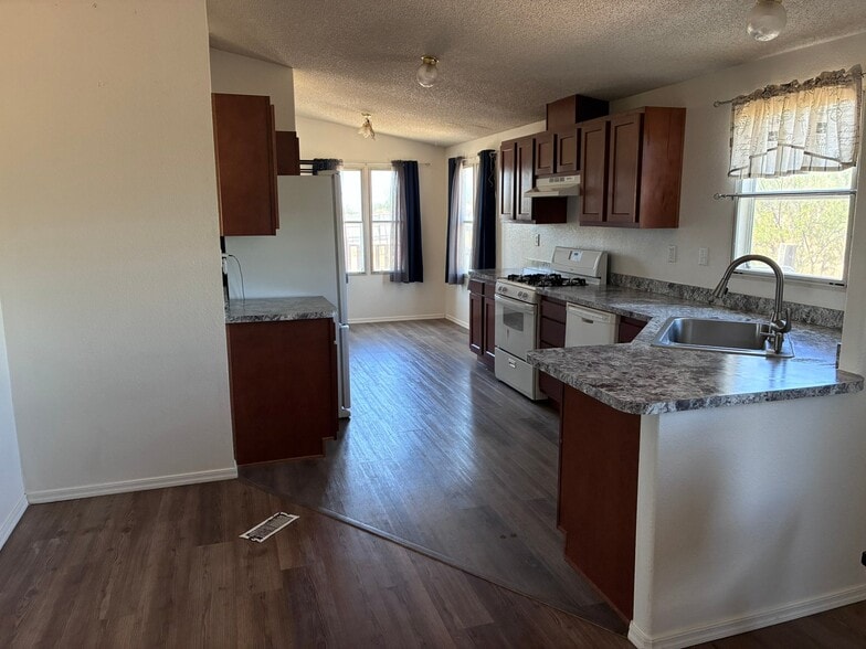 Building Photo - 12725 S Red Horizon Trail