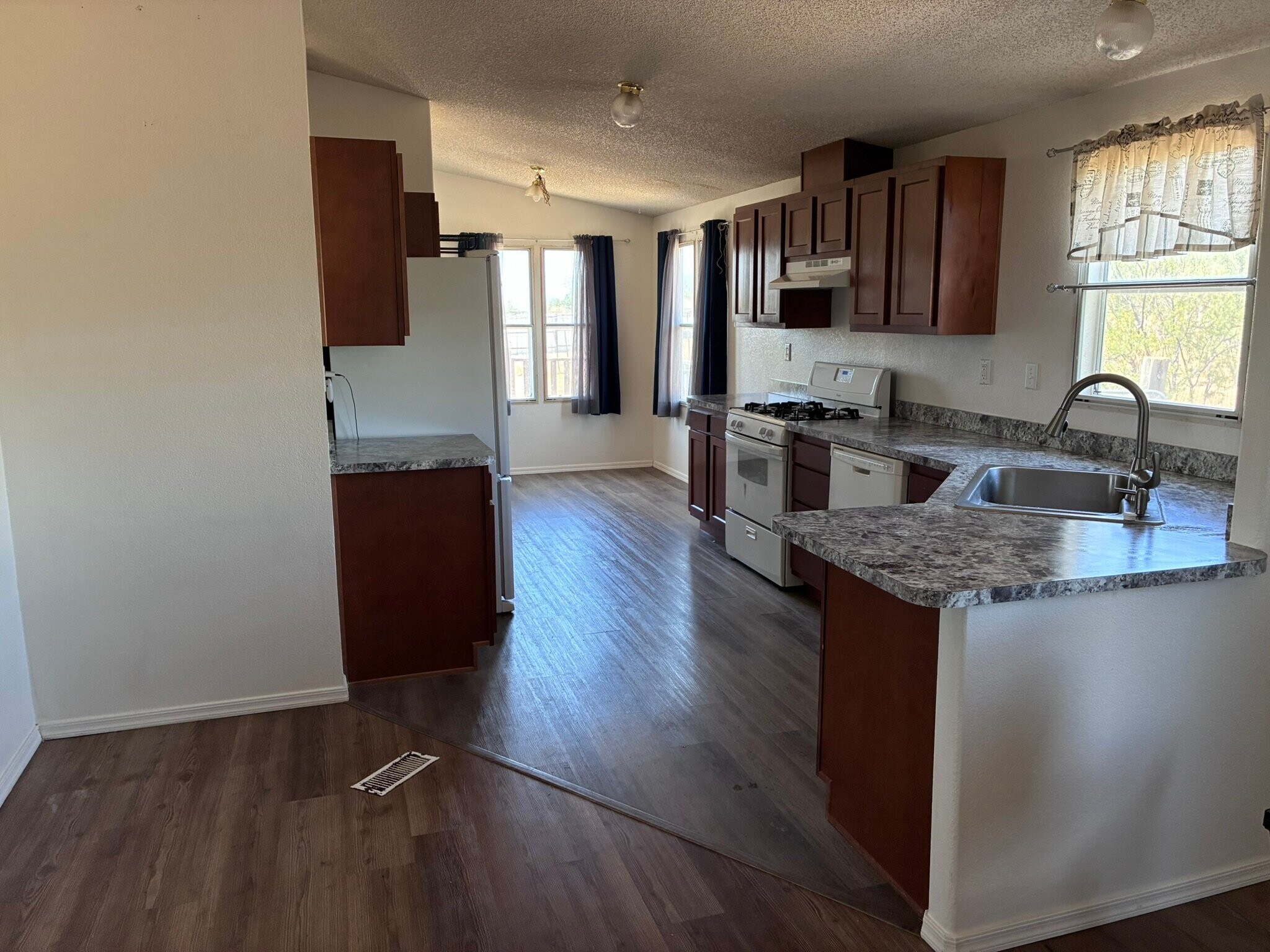 Building Photo - 12725 S Red Horizon Trail