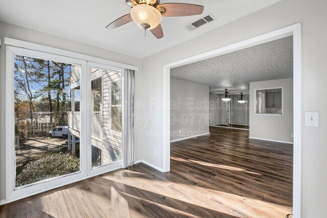 Building Photo - 907 Augusta Dr