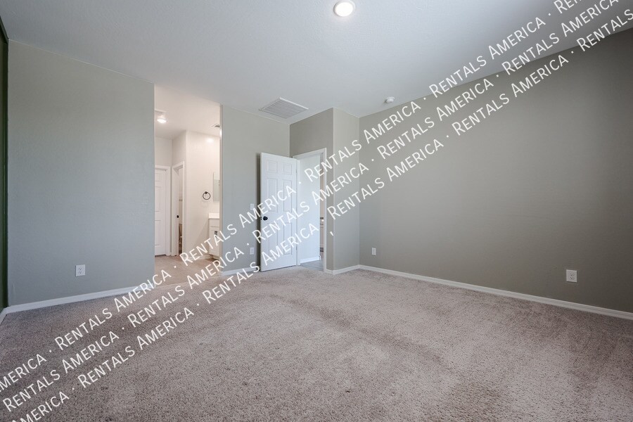 Building Photo - 5612 W Ldg Dr