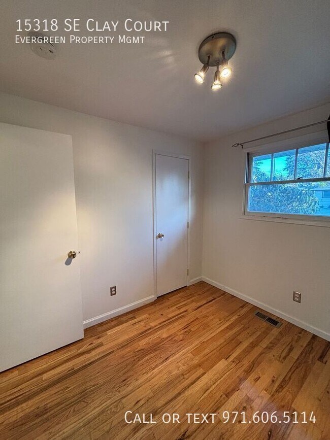 Building Photo - 15318 SE Clay Ct