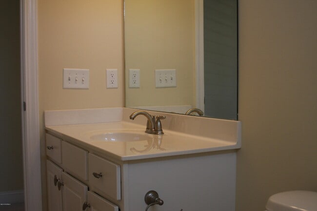 Building Photo - 2317 Sadler Dr