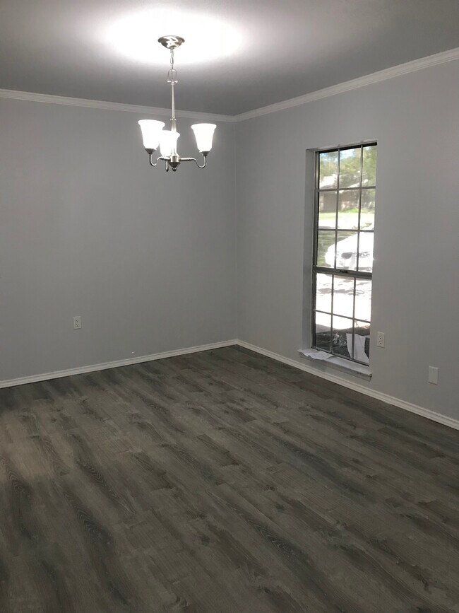 Building Photo - 104 Rising Star