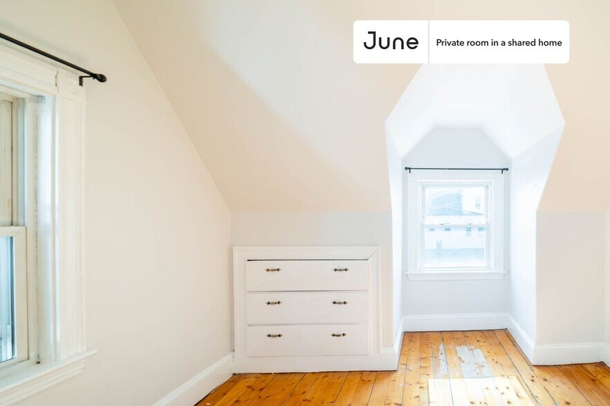 Building Photo - Room in Shared 7 bed/2 bath home