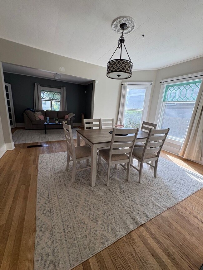 Building Photo - Beautiful 4bed 3bath home near Midtown Cro...