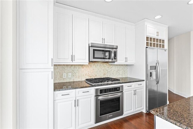 Building Photo - 270 17th St