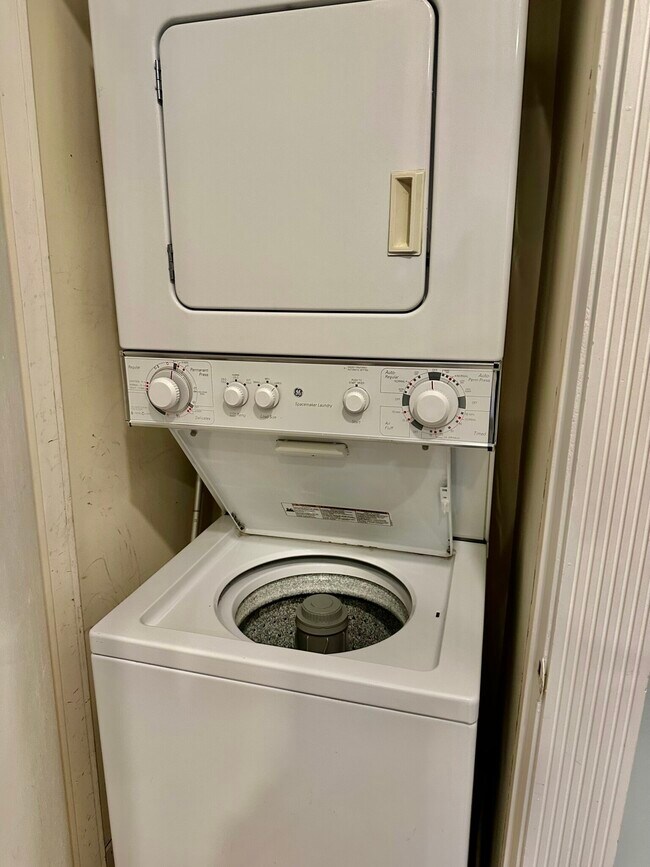 Building Photo - 49 Grove St