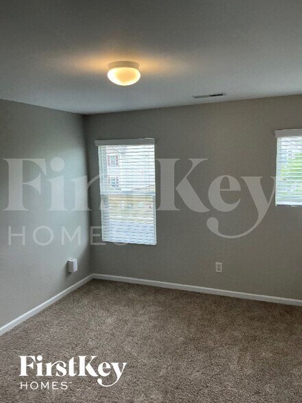 Building Photo - 1013 Blue Stream Ln