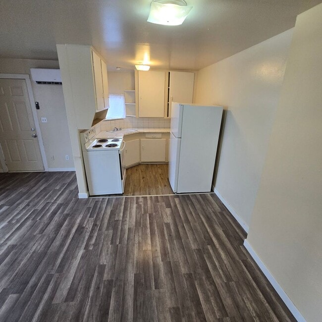 Building Photo - 625 N 8th #B