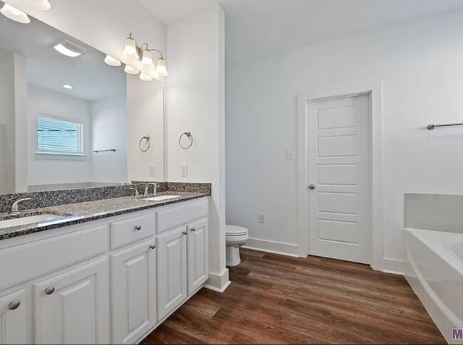 Building Photo - 1004 Briar Gate Dr