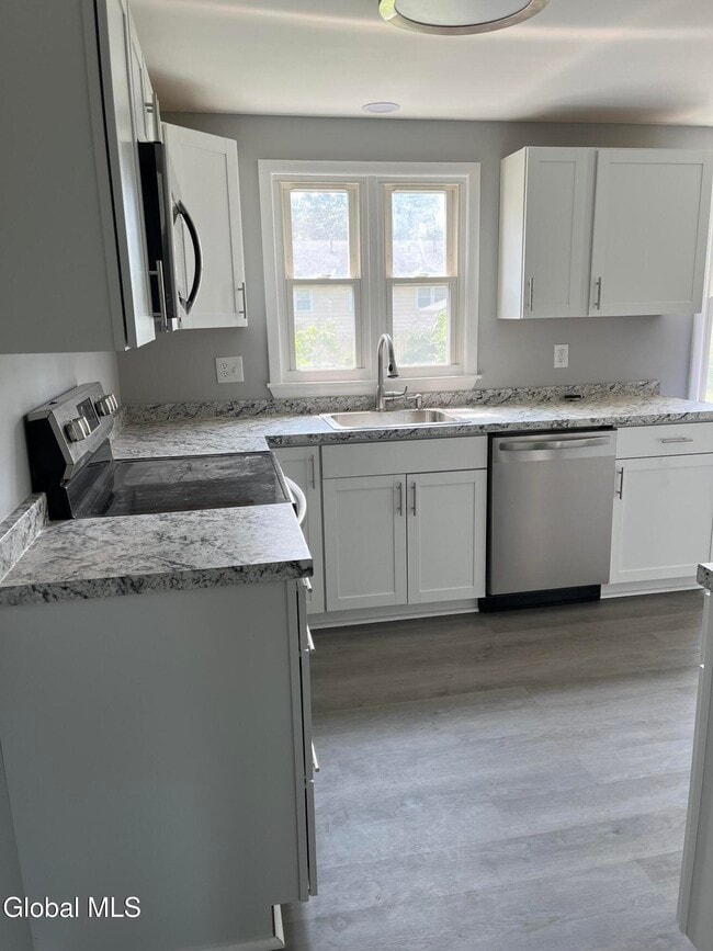 Building Photo - 5 Bayberry Dr