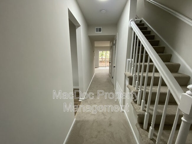 Building Photo - 9 Farrell Ln