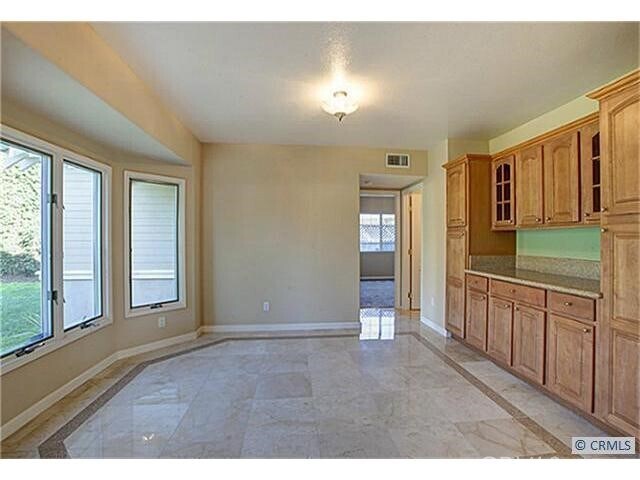 Building Photo - 9351 Russell St