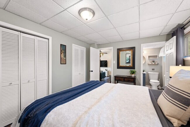 Building Photo - 3175 Rocky River Dr