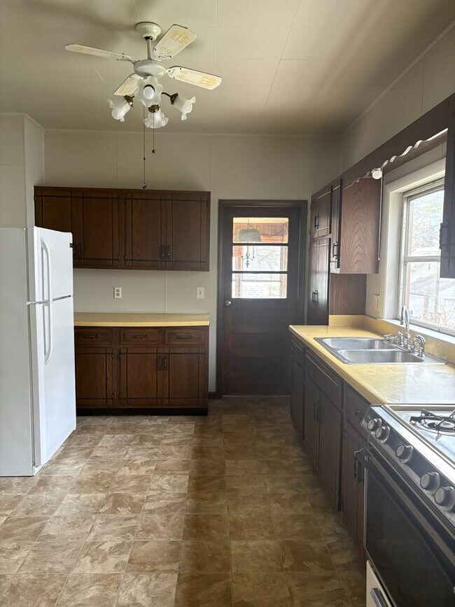 Building Photo - 1510 High St