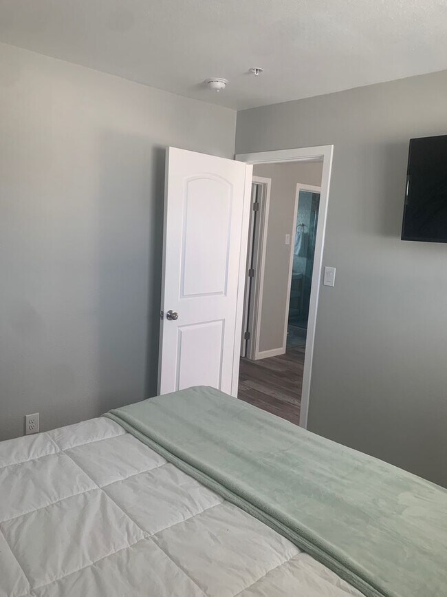 Building Photo - Furnished, Upstairs Apartment with 2 bedrooms and 1 bathroom. Utilities Included!!