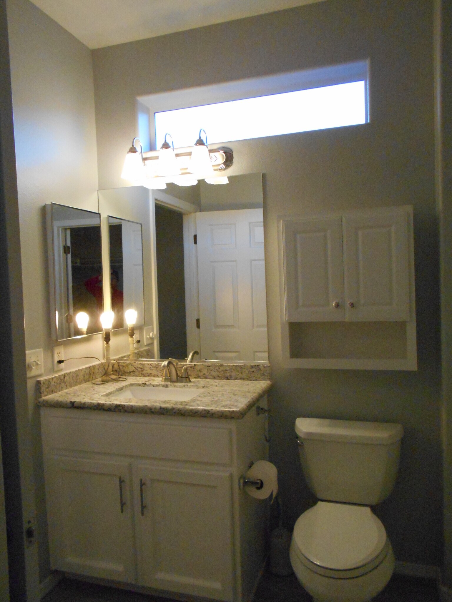 Master bath- granite counter - 1379 Forlana Dr