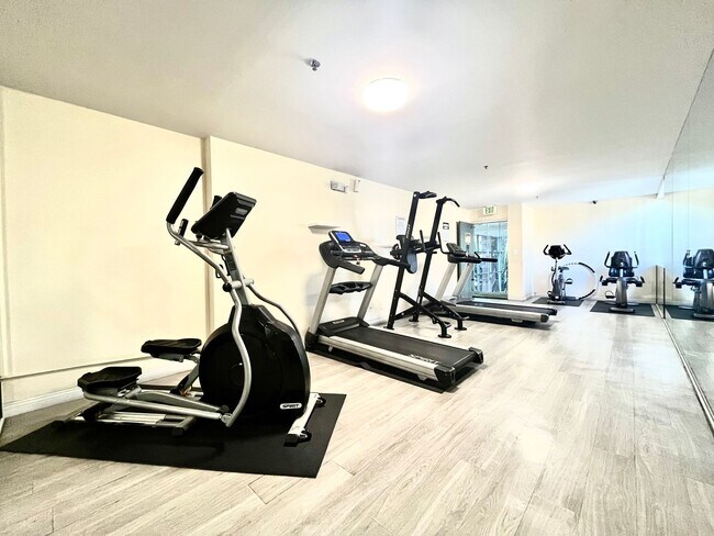 Building Photo - Perfectly situated 2 bedroom and 2 bathroom !