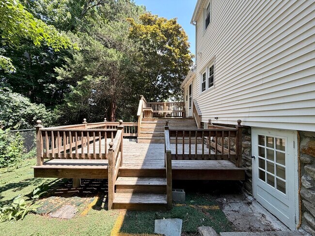 Building Photo - 18 Zenith Dr