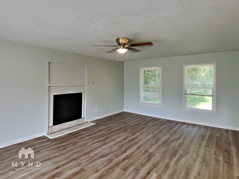 Building Photo - 865 W Hightower Trail