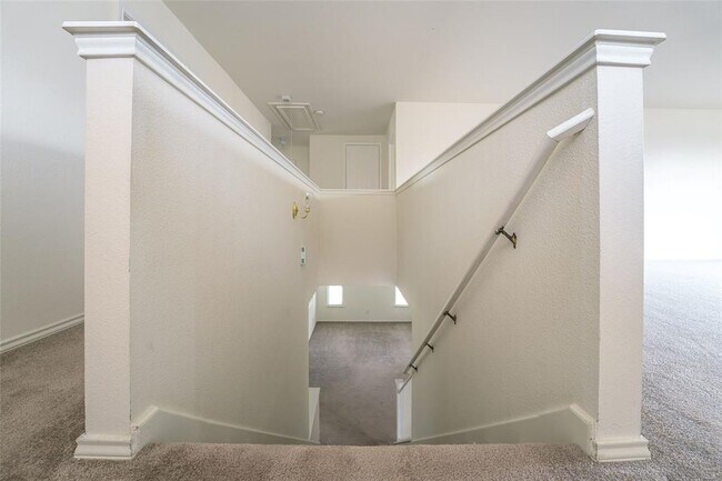 Building Photo - 612 Dark Tree Ln