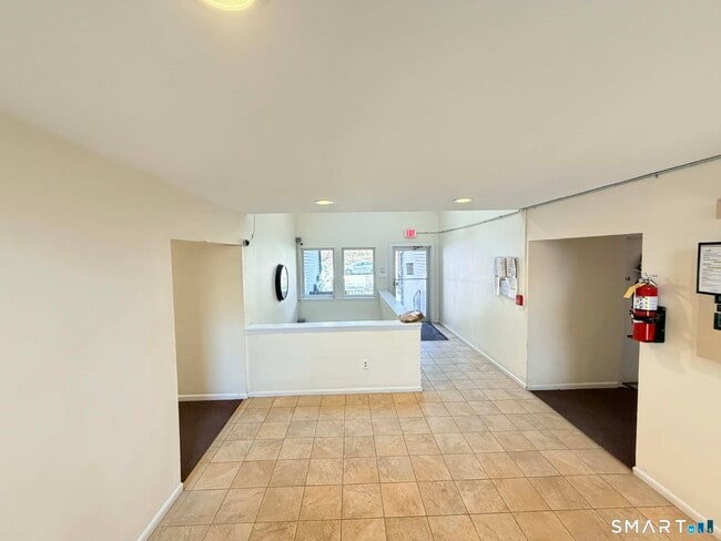 Building Photo - 14 Newtown Rd