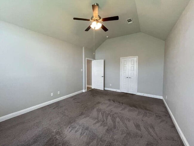 Building Photo - 281 Giddings Trl