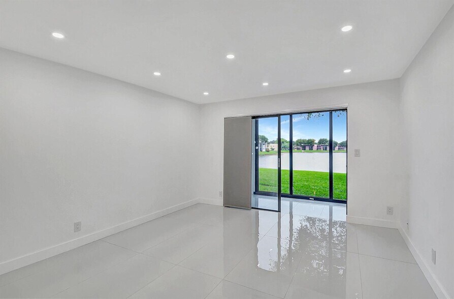 Building Photo - 15378 Lakes of Delray Blvd