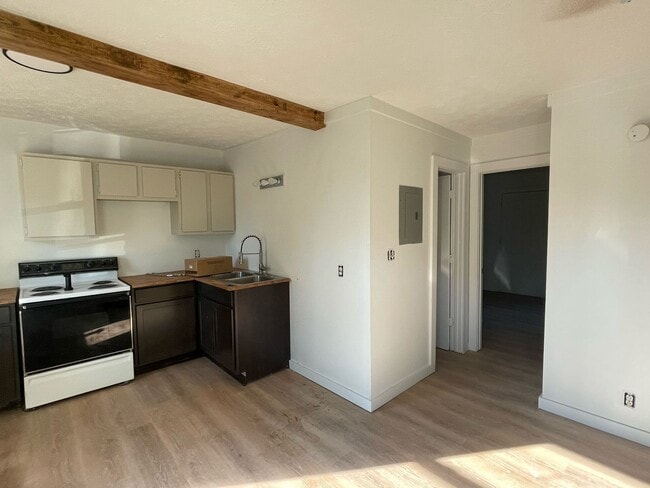 Building Photo - Knoxville 37920 - 1 bedroom, 1 bath apartm...