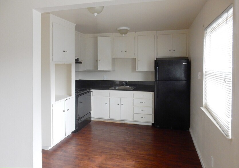 Primary Photo - 2237 33rd St