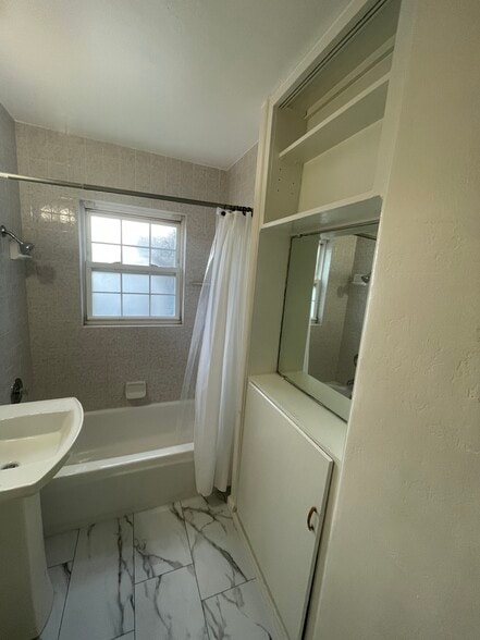 Building Photo - 4272 Harbinson Ave