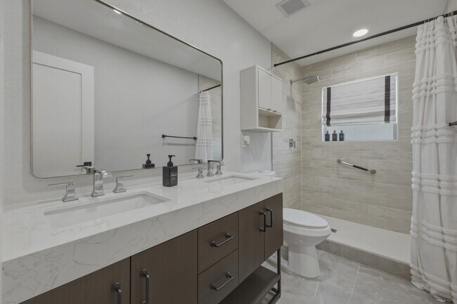 Building Photo - 632 Las Palmas Park