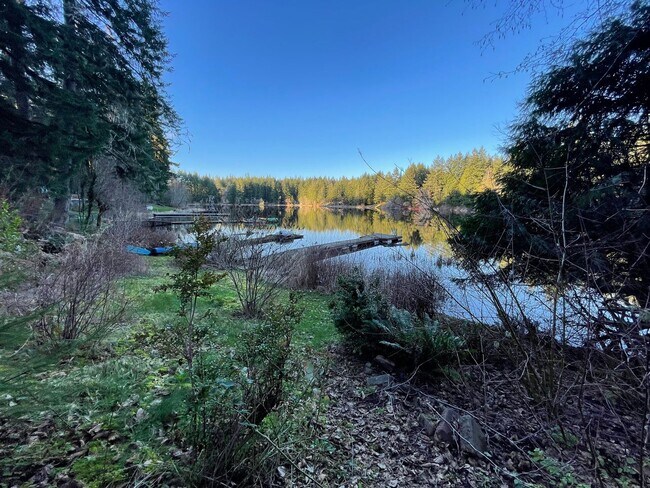 Building Photo - Lakebay 3 Bedroom Available Now, Fenced Yard & More!