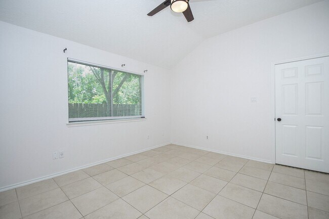 Building Photo - 2303 Old Dixie Dr
