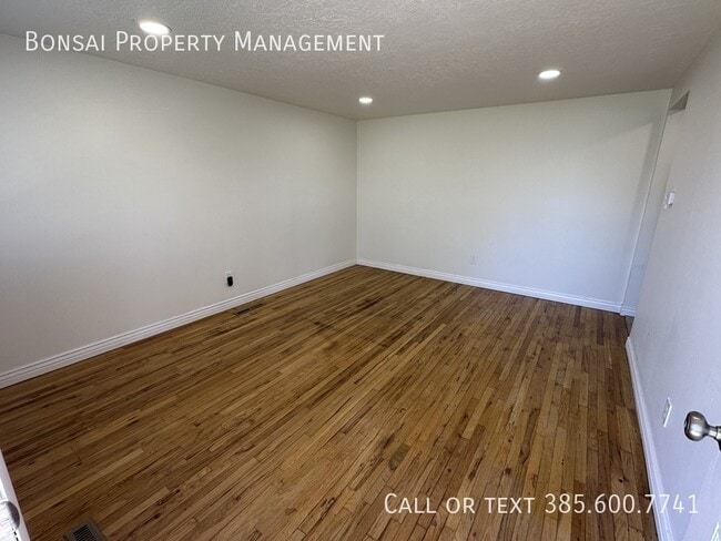 Building Photo - 1336 S Cheyenne St