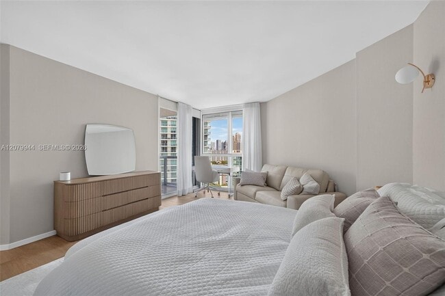 Building Photo - 16500 Collins Ave